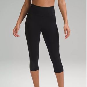 BRAND NEW Fast and Free High-Rise Crop 19"